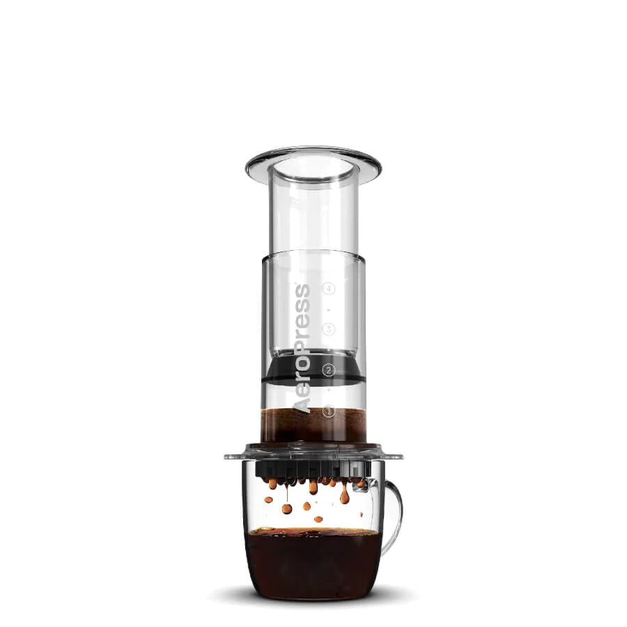 Produktbild: Aero Press clear, auf einer Tasse stehend