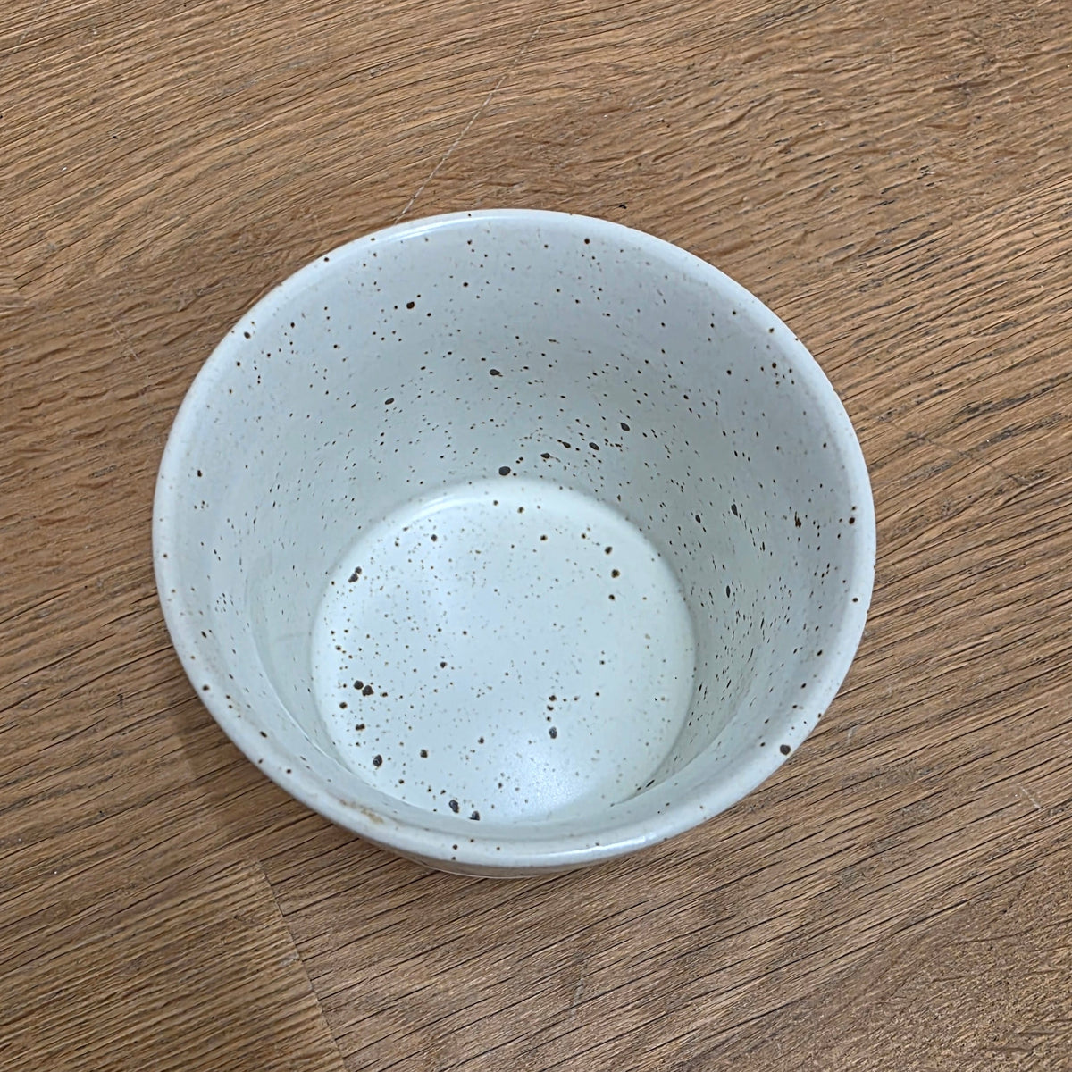 Formschlichte Kaffeetasse in creme farbend