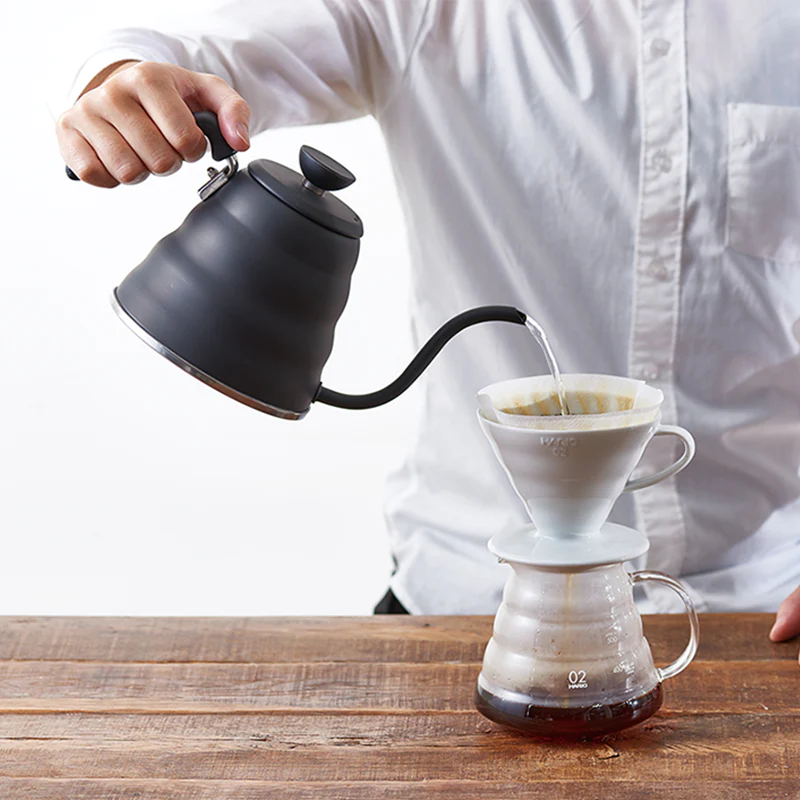 Hario V60 Buono Kettle, Kapazität 1200ml, Schwanenhals Ausguss, hochwertiges Edelstahl, geeignet für Ceran-, Gas- und Induktionsherd