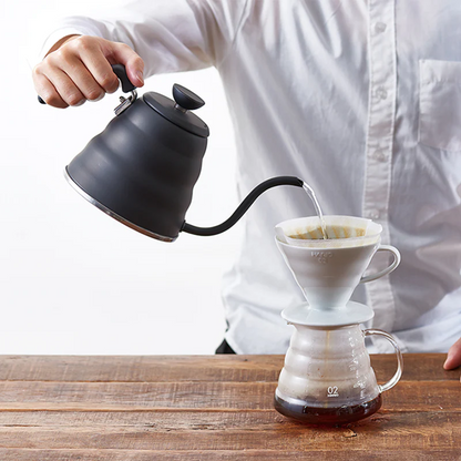 Hario V60 Buono Kettle, Kapazität 1200ml, Schwanenhals Ausguss, hochwertiges Edelstahl, geeignet für Ceran-, Gas- und Induktionsherd
