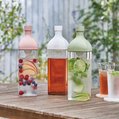 Hario Ka-Ku Bottle, Cold brew Tea Flasche, hochwertiger Kunststoff, intergrierter Filter, auslaufsicher, Farbe: smokey pink, smokey green, white 1200ml.
