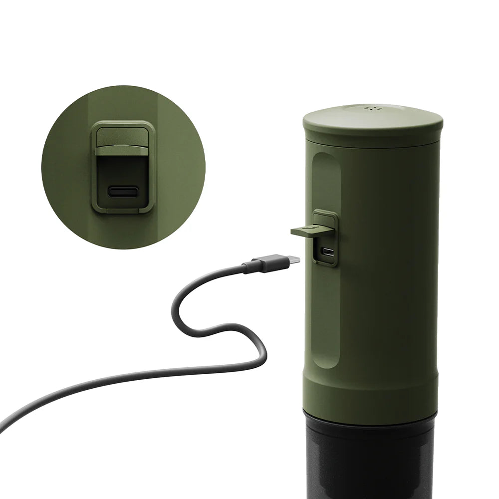 portable Espressomaschine OutIn Nano, Farbe: forest-green (waldgrün), Lademöglichkeit über USB C Anschluss